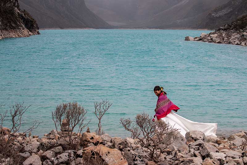 Novia en Laguna Paron