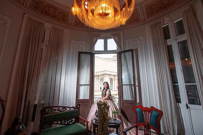 Foto de quinceañera en la casa fernandini