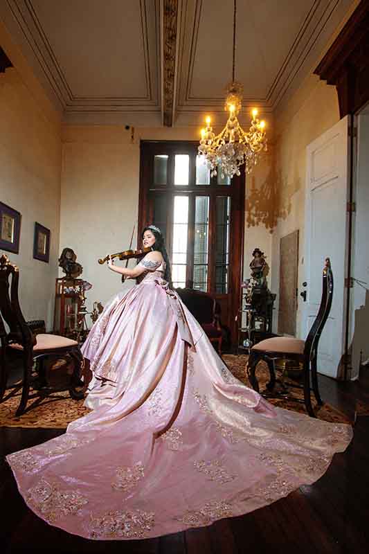 Foto de quinceañera en la casa fernandini